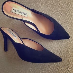 Size 6 Classic Black Microfiber Steve Madden Pumps